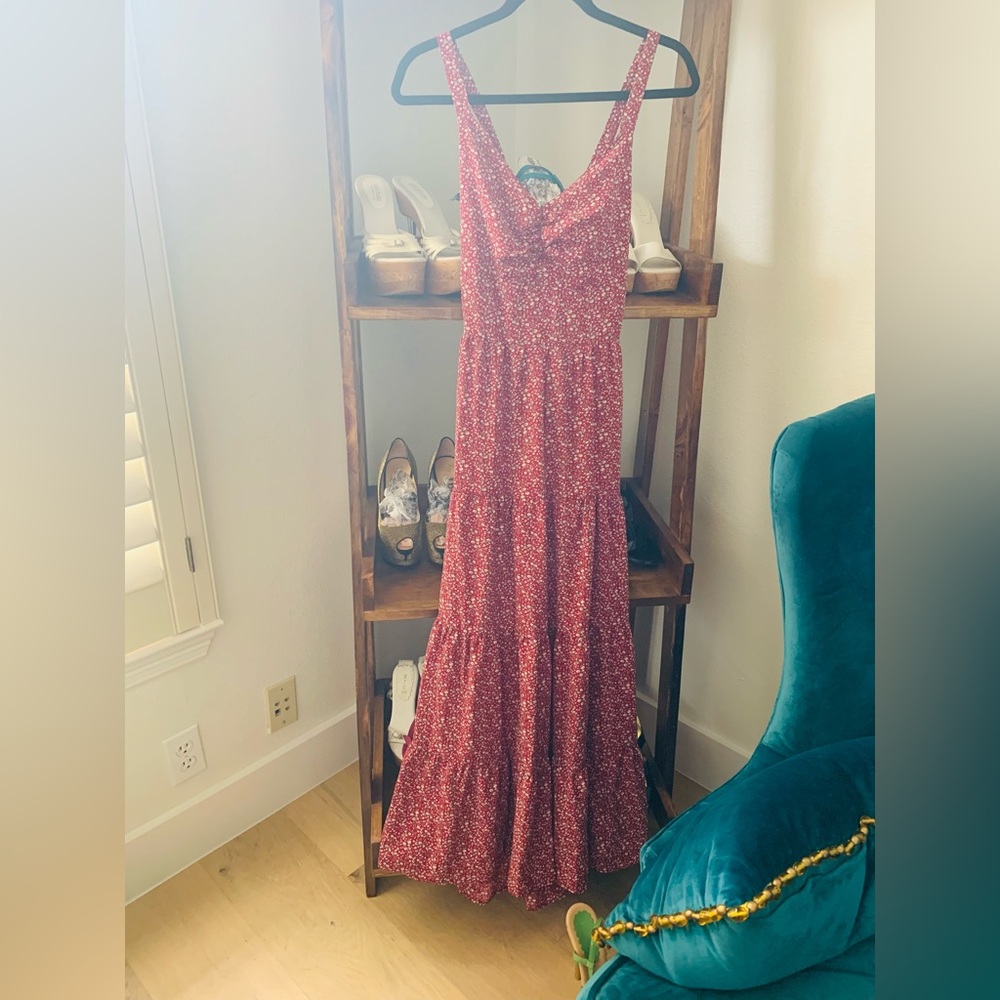 Summer dress❤️ This beautiful dress ties in the back